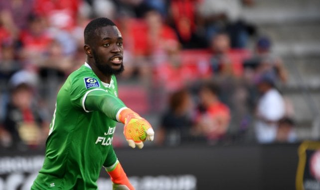 Yvon Mvogo avec Lorient.